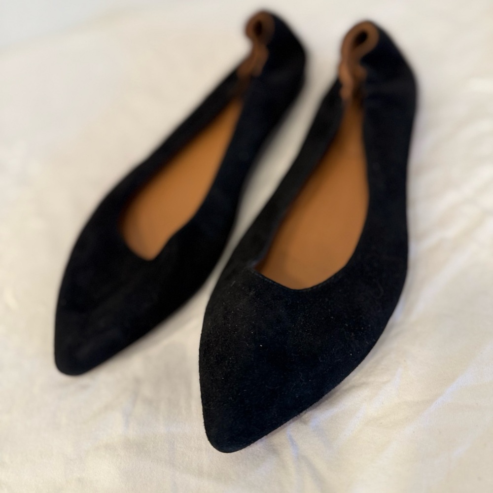 Vero Cuoio Black Suede Flats NWT